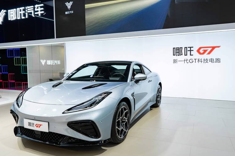 成都青羊区启集博企业管理咨询哪吒汽车在智能汽车领域的表现，领途汽车在新能源汽车市场中的影响力